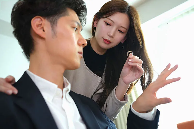 Bà xã đi đi chơi, ông chồng ở nhà bị nhỏ em người vợ gạ nắc không trượt phát nào